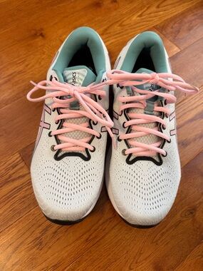 ASICS Women’s Gel-Cumulus 24 Running Shoe Size 10